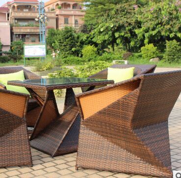 【現(xiàn)貨直供舒適休閑藤椅五件套戶(hù)外桌椅組合純手工編織仿藤藤椅批發(fā)】_